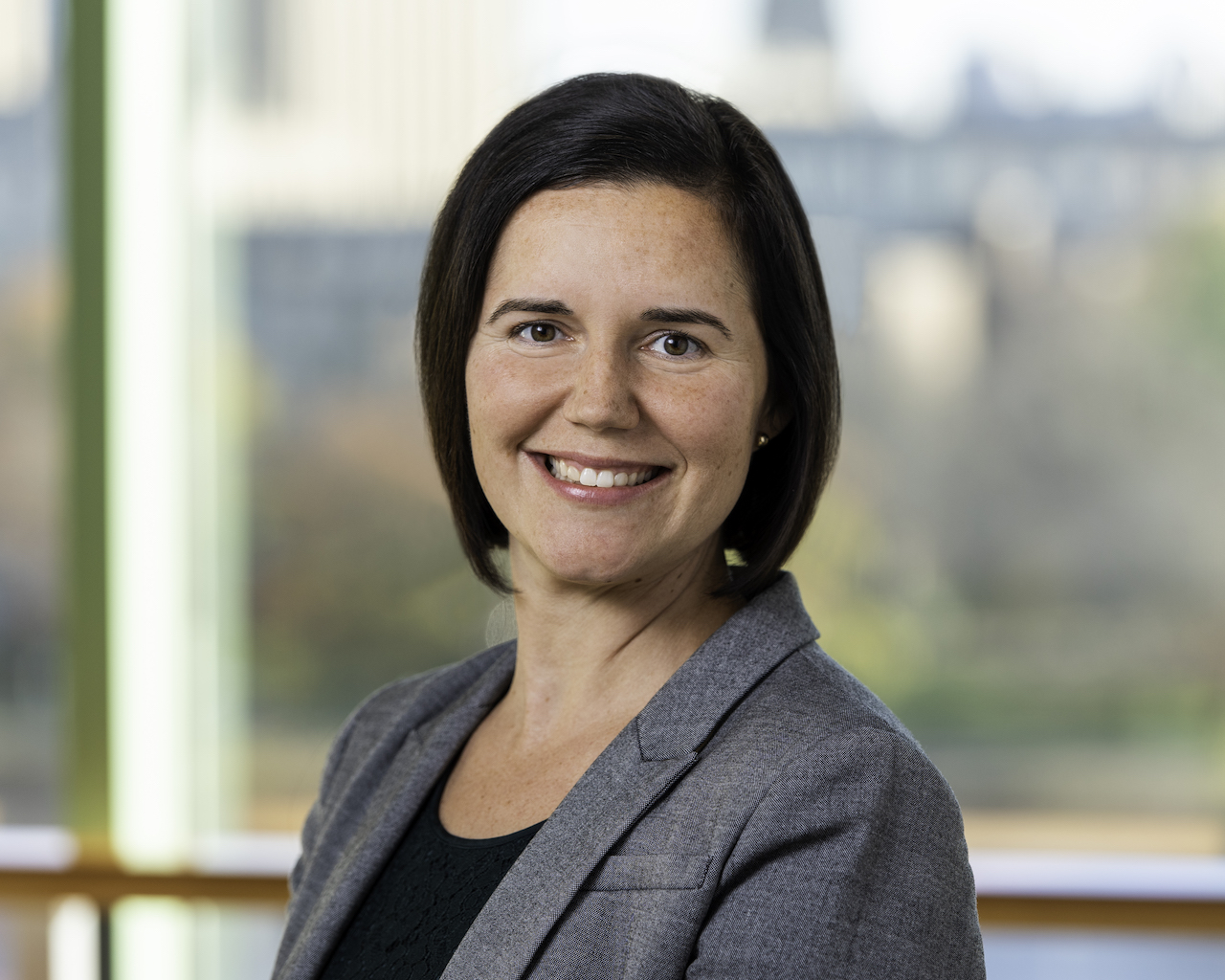 Headshot of Michelle Rhodes